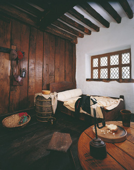 Plas Mawr bedroom.jpg